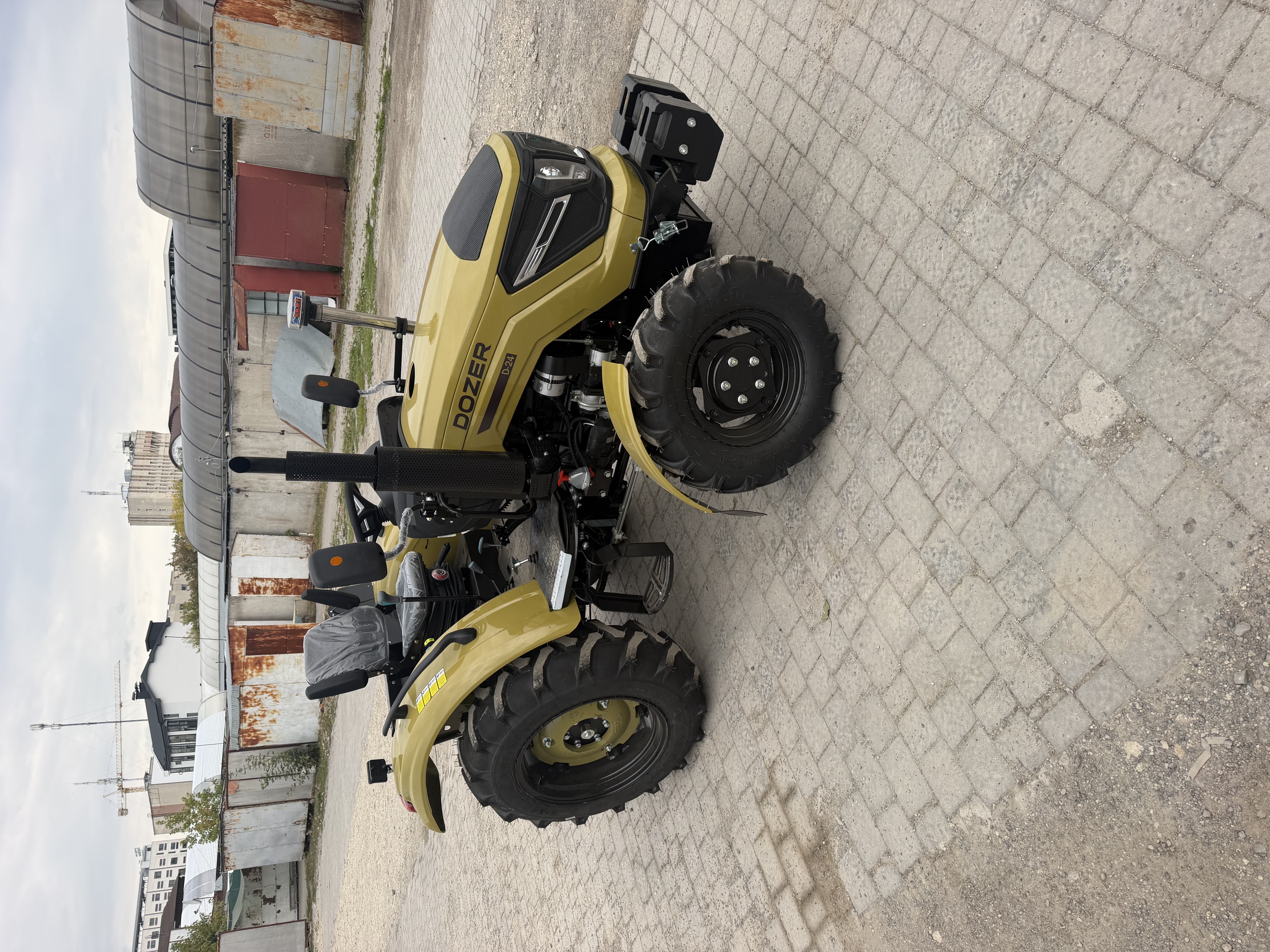 Мінітрактор DOZER D24